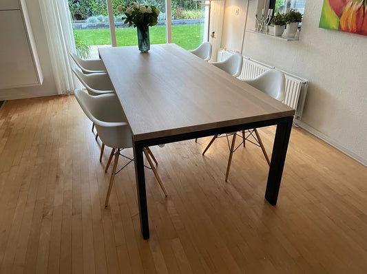 Rechteckiger Esstisch nach Maß
