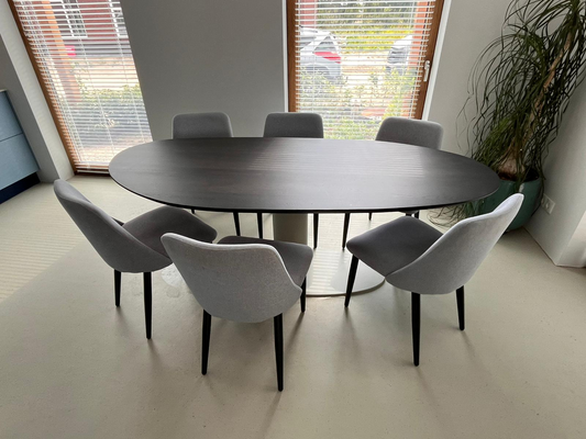 Organischer Esstisch nach Maß