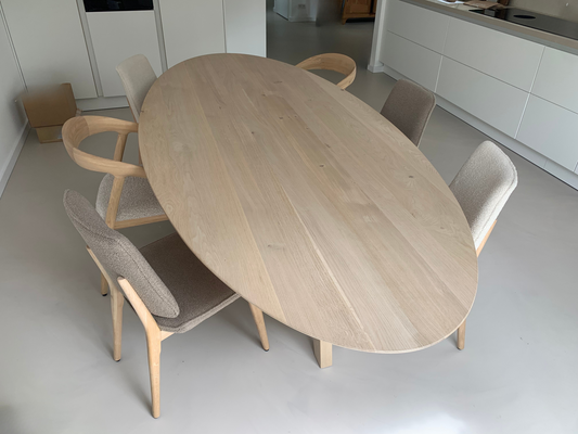 Ovaler Esstisch nach Maß